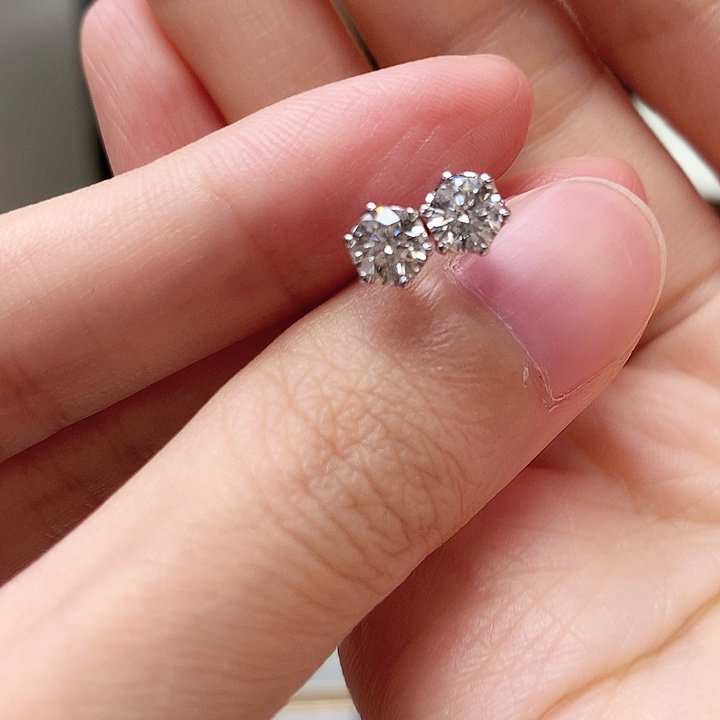 耳饰18K金镶嵌钻石18k金天然钻石八十分一对耳钉