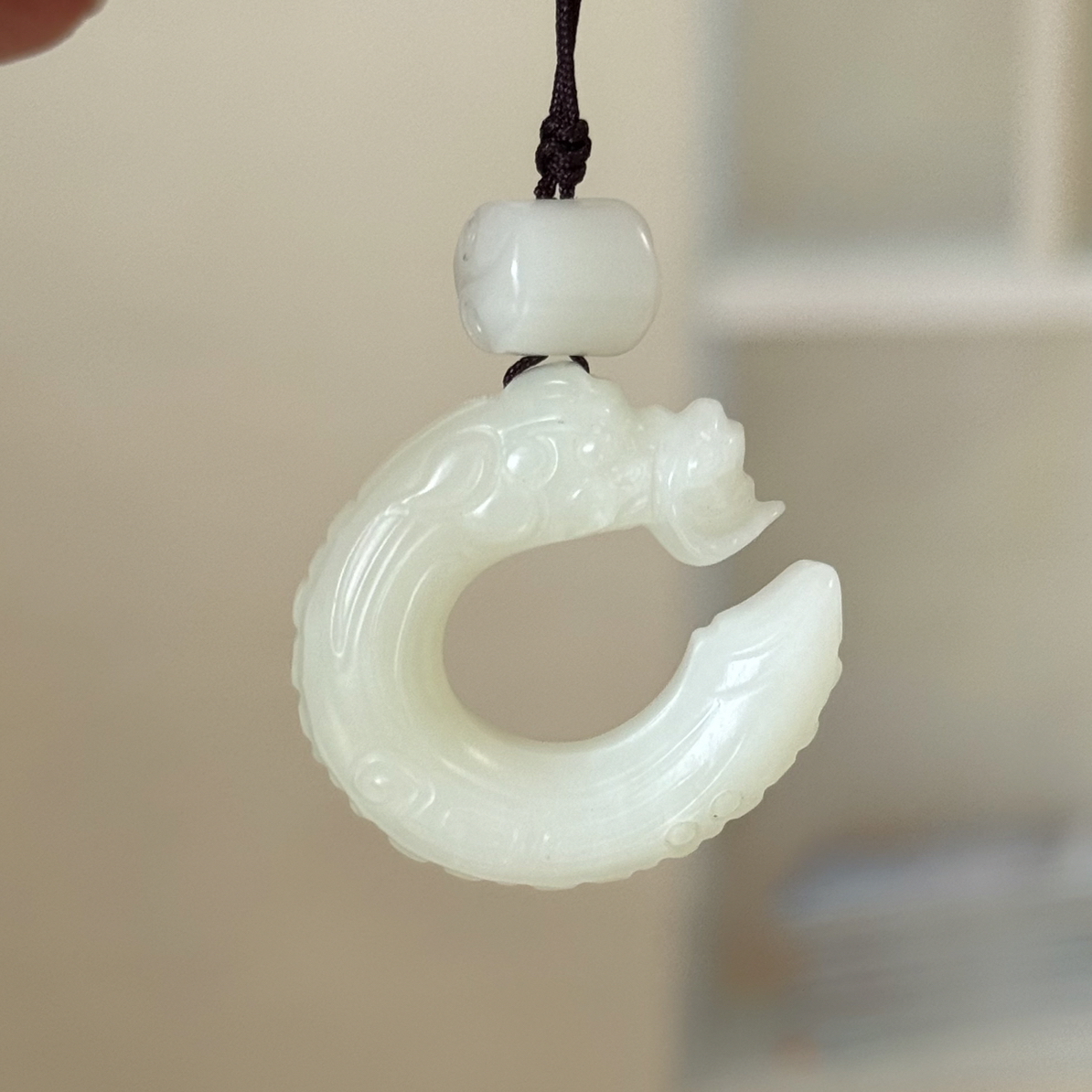 新疆且末惊鸿游龙白玉龙扣和田玉吊坠