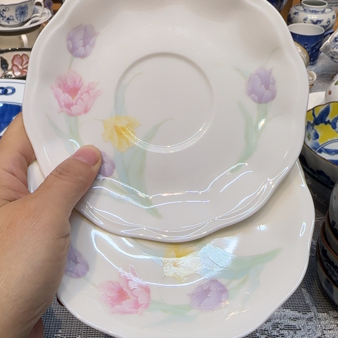 微瑕的咖啡杯里有一个小的小