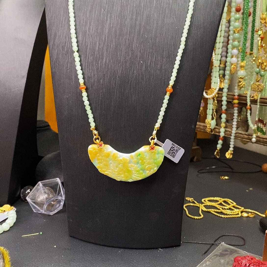 颈饰未镶嵌翡翠吊坠