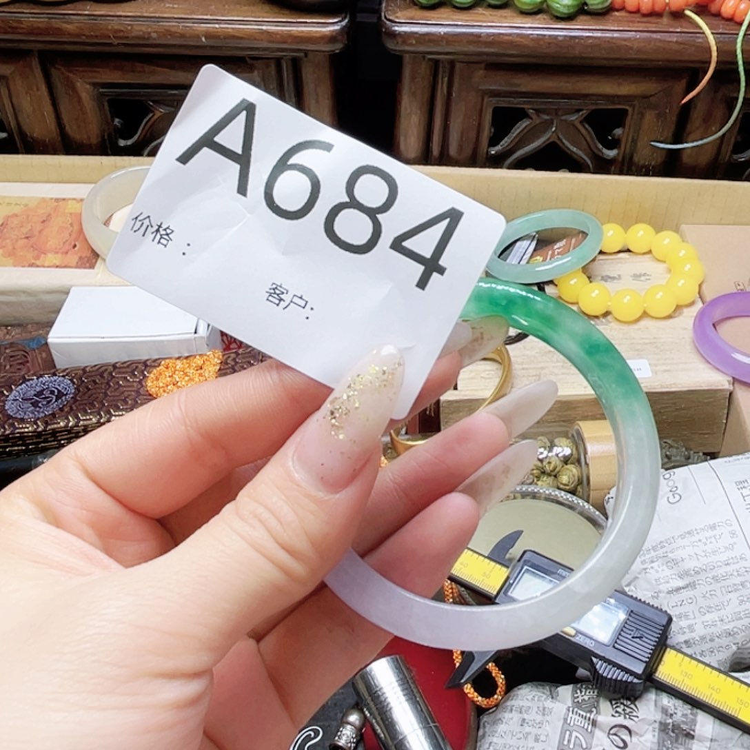 用***兰瓷片瓷器瓷器瓷器上