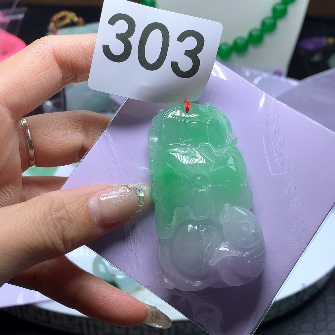 翡翠吊坠(赠链)未镶嵌