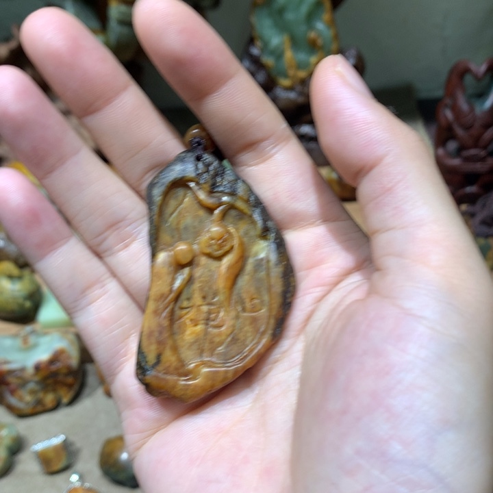 未镶嵌岫岩河磨玉（透闪石质玉）挂件