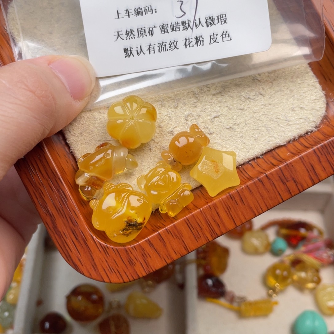 琥珀未镶嵌裸石37，瑕疵