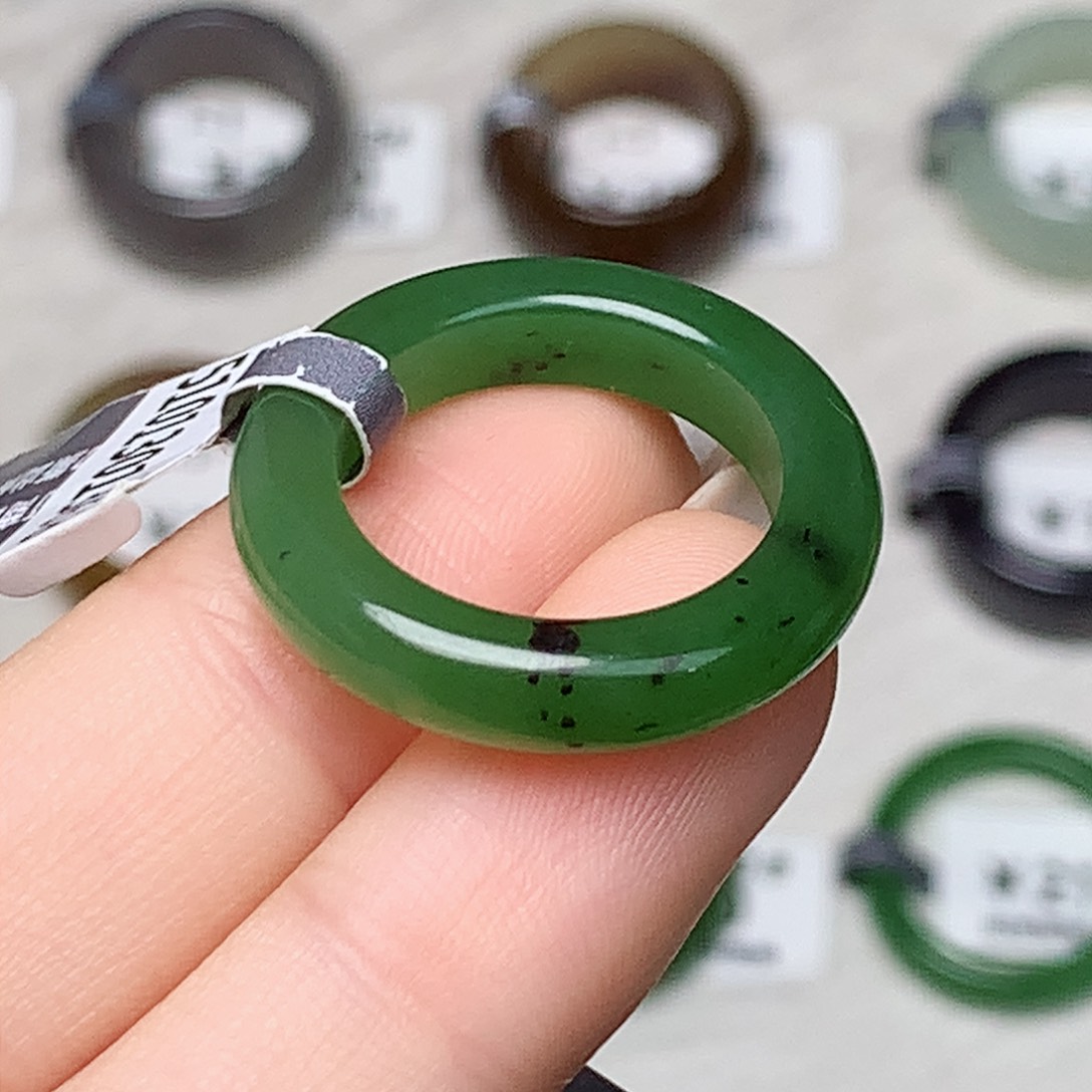 未镶嵌戒指和田玉