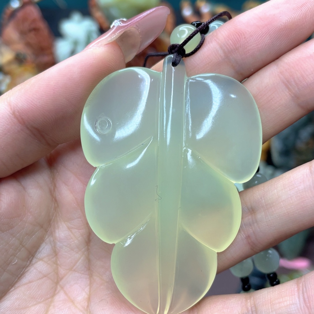 蛇纹石玉颈饰未镶嵌