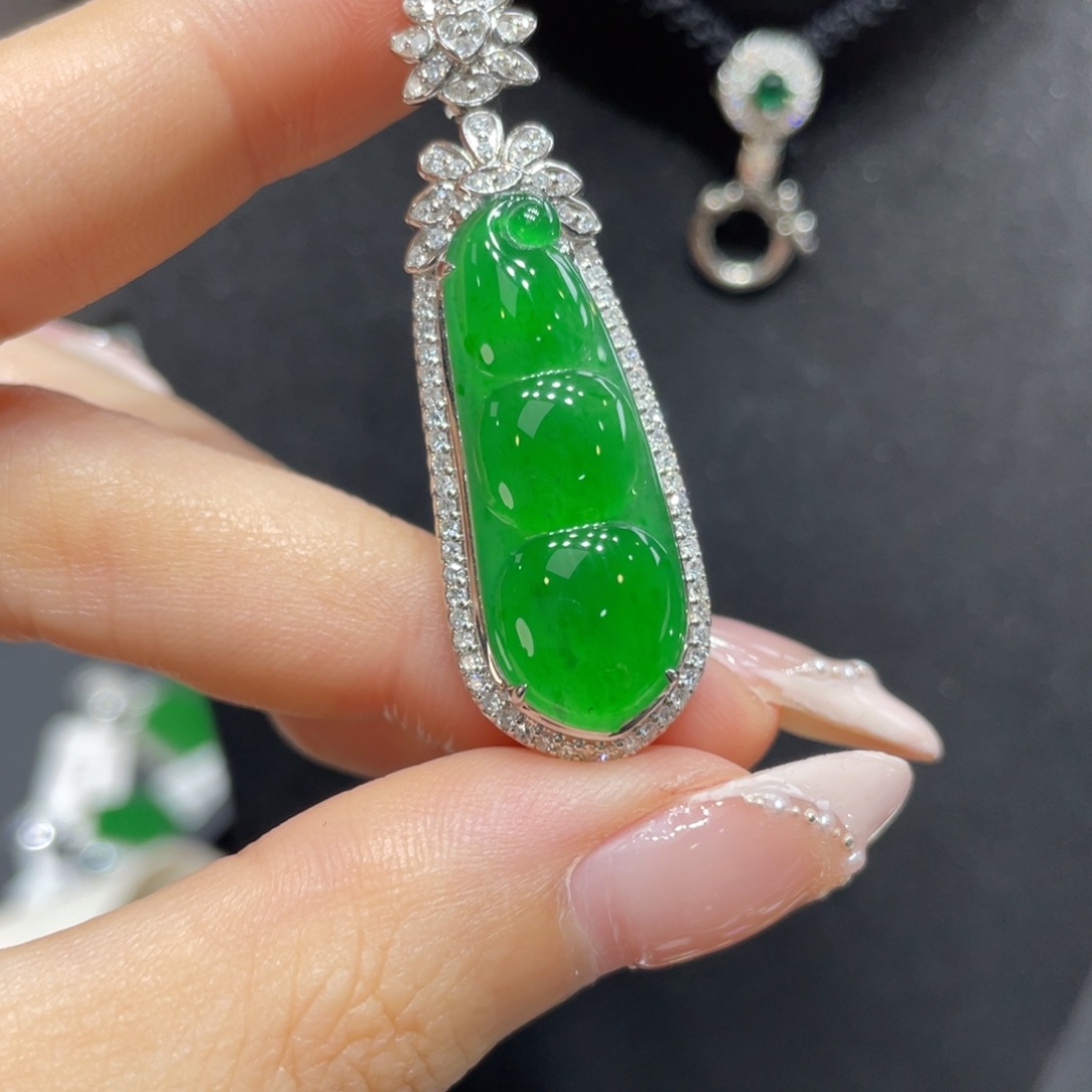 翡翠颈饰18K金镶嵌天然缅甸翡翠a货