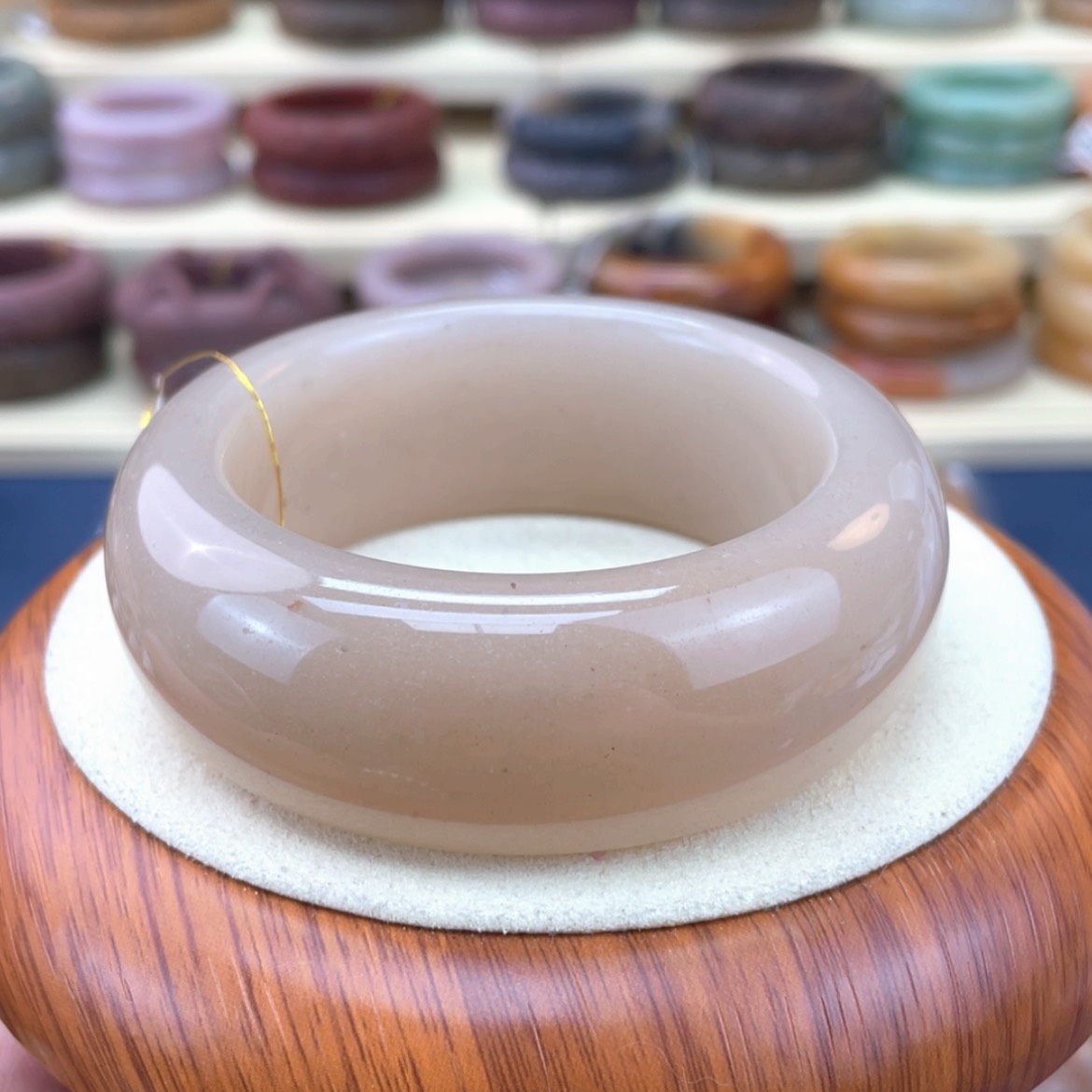 【闪购商品】石英质玉手镯未镶嵌