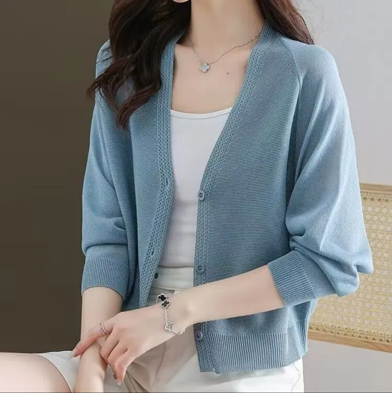 夏季冰丝镂空长袖蝙蝠袖开衫短款空调衫气质针织短薄款防晒服外套