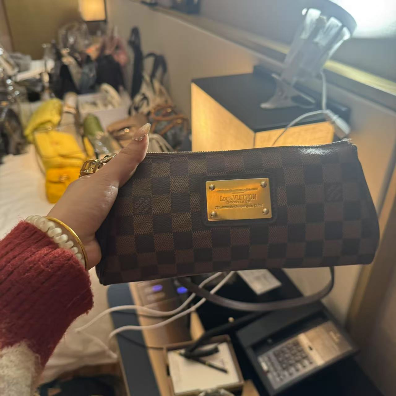 95新 LV 伦老板/95新/LV金刻单肩包