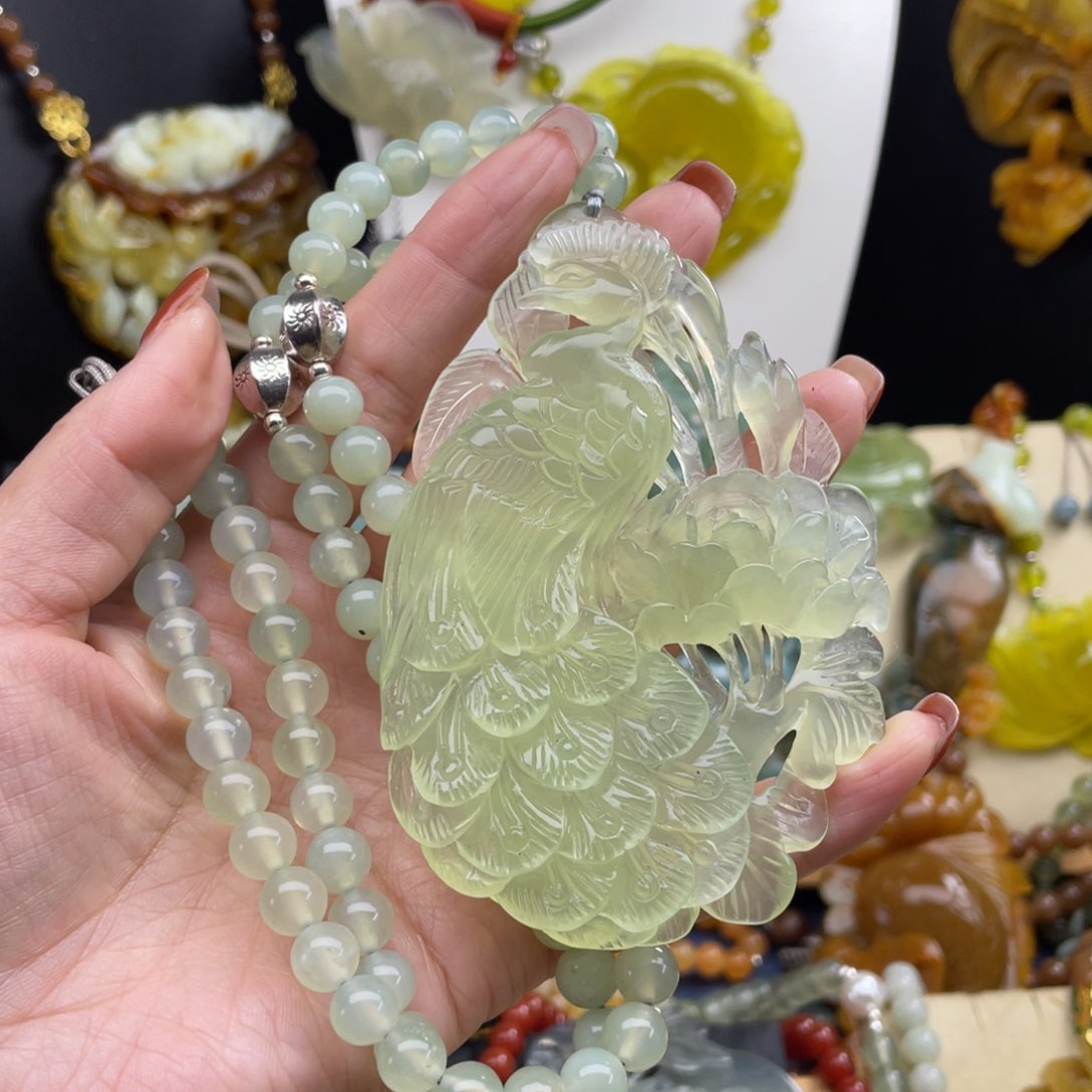 未镶嵌蛇纹石玉颈饰