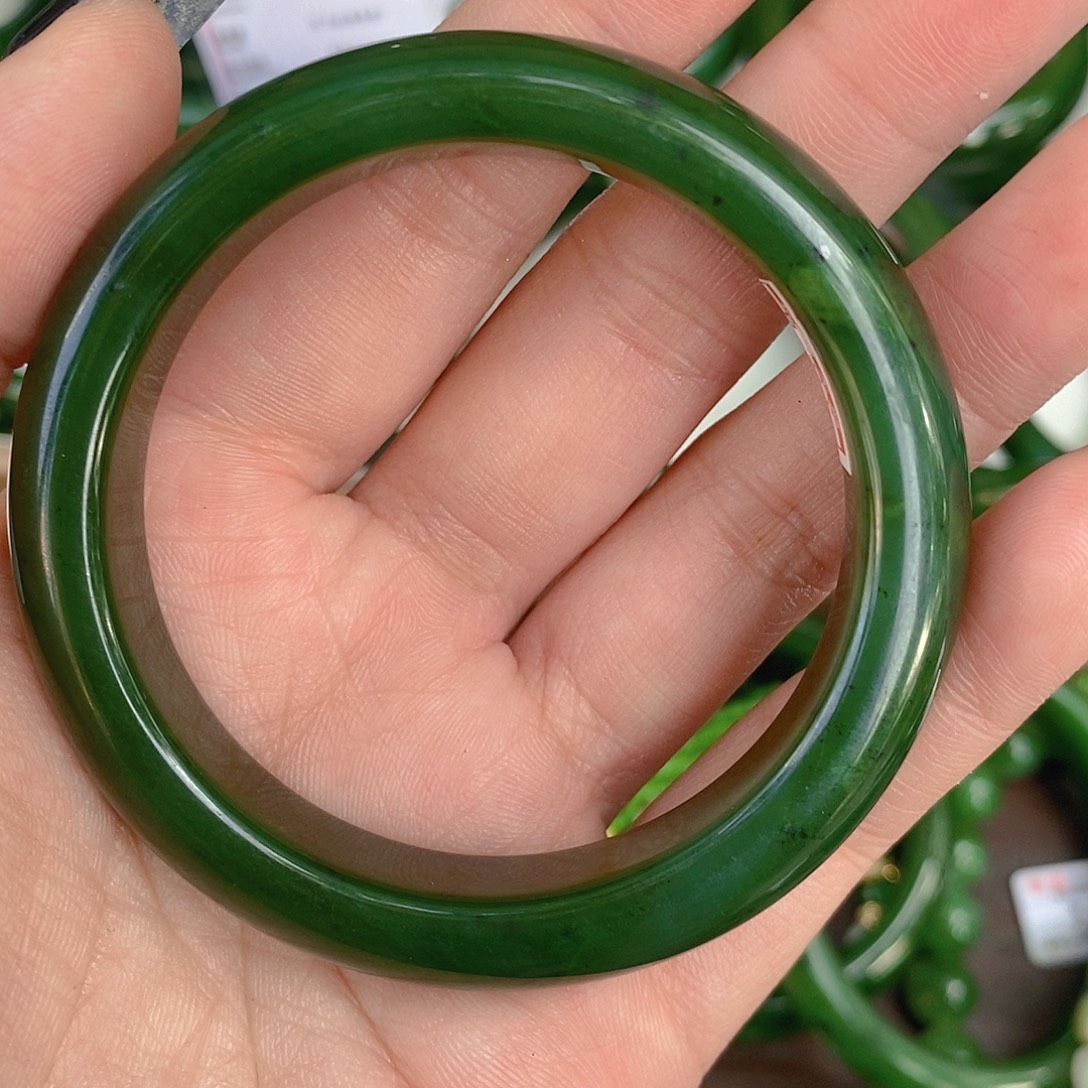 宝***儿和田玉（碧玉）未镶嵌手链