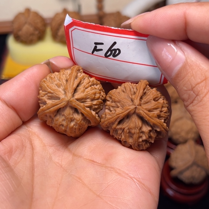 吊坠文玩核桃32全品白狮子奔60