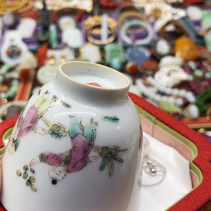 ****青花彩绘小主人杯子