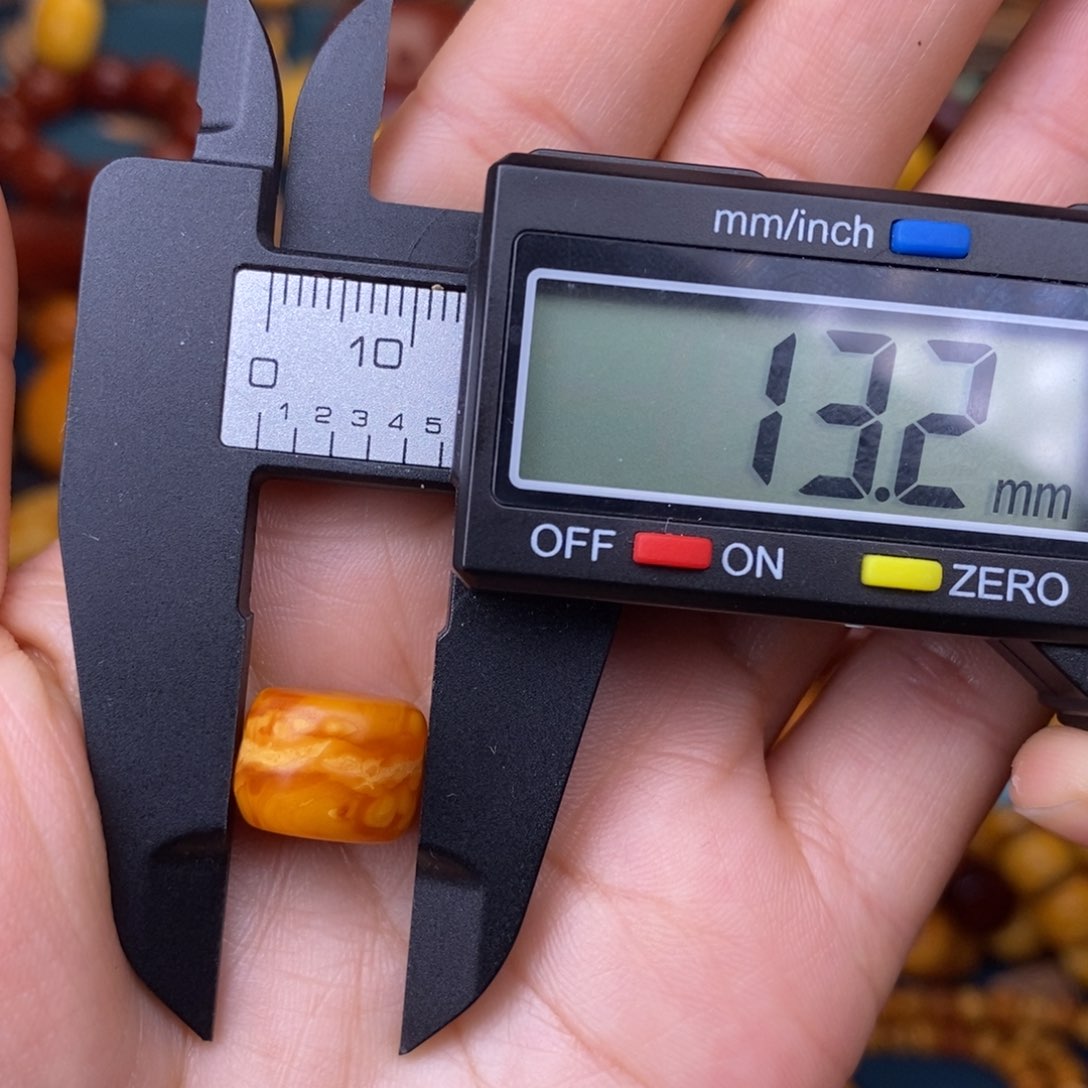 蜜蜡裸石未镶嵌千***风蜜蜡