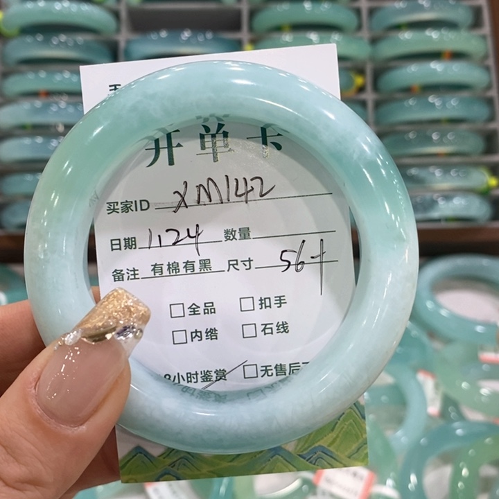蛇纹石玉手镯未镶嵌奶**咪