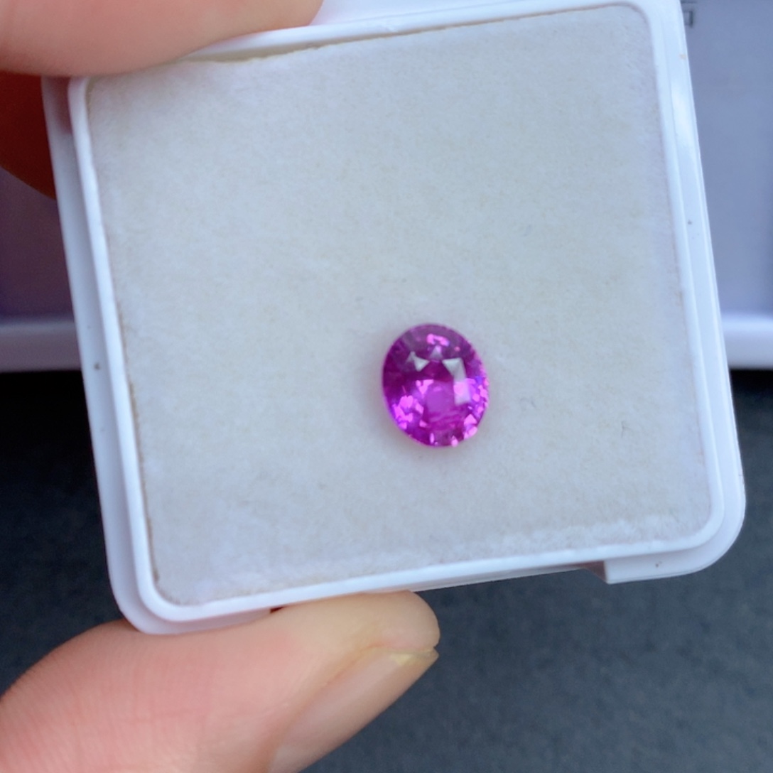 1.6克拉裸石彩色蓝宝石未镶嵌枫*唏