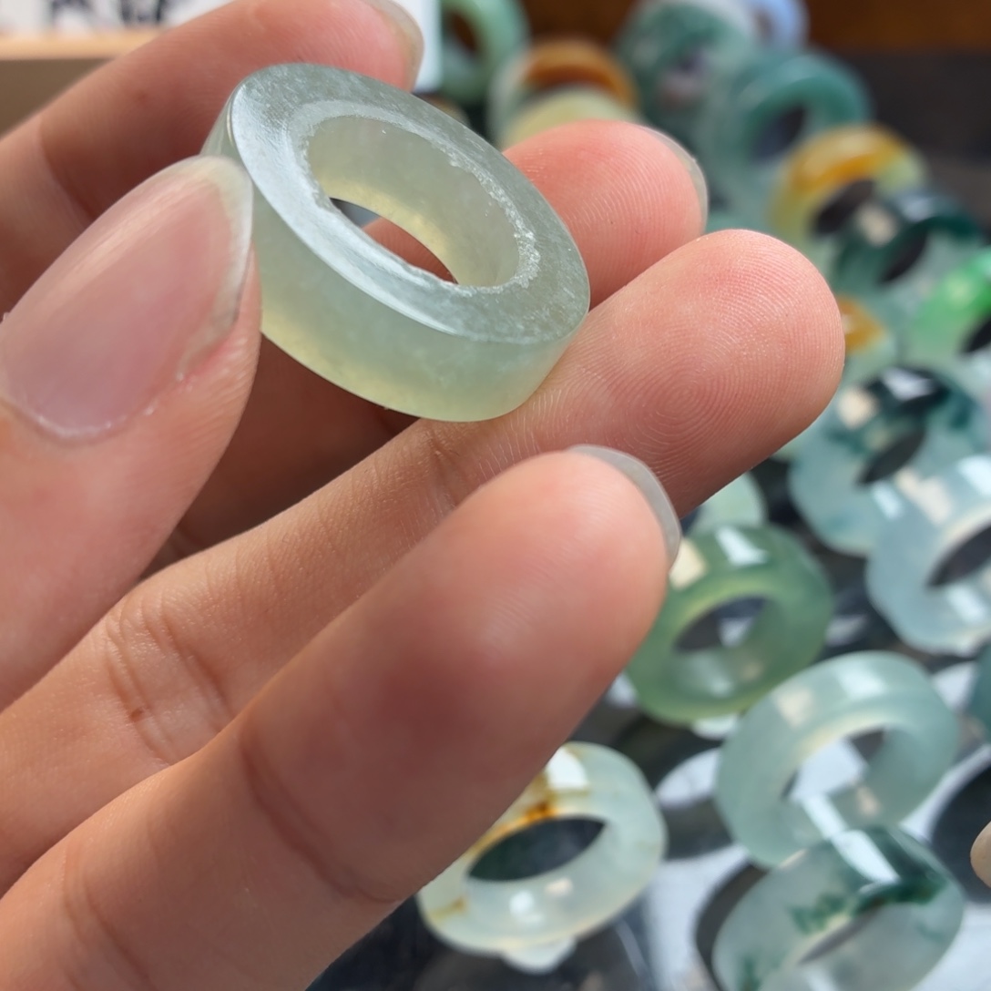 定制翡翠未镶嵌戒指