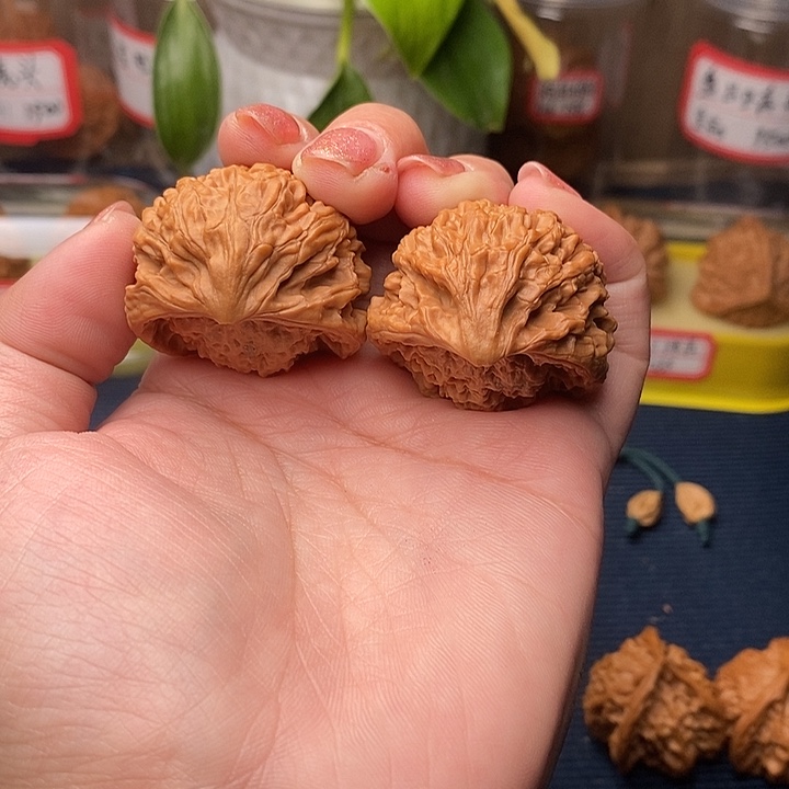 文玩核桃吊坠蛇头