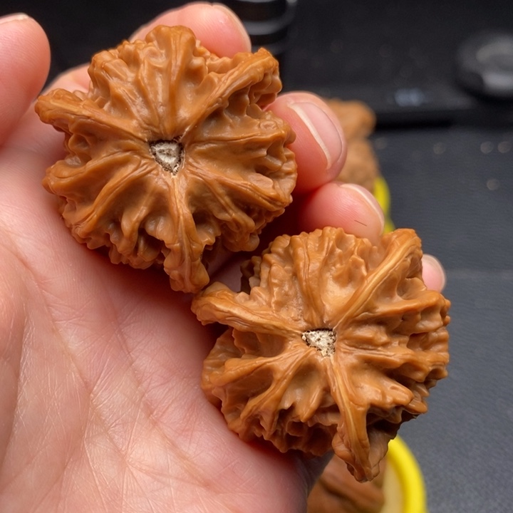 涛***哥吊坠文玩核桃盘山三棱39