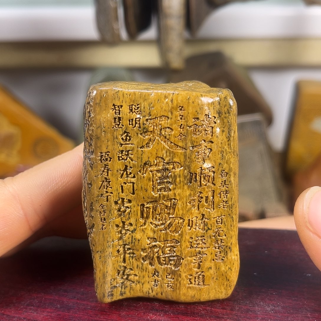 新疆原石雕刻手把件