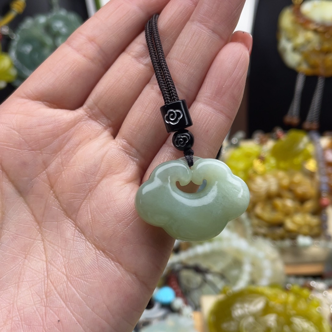 未镶嵌蛇纹石玉颈饰