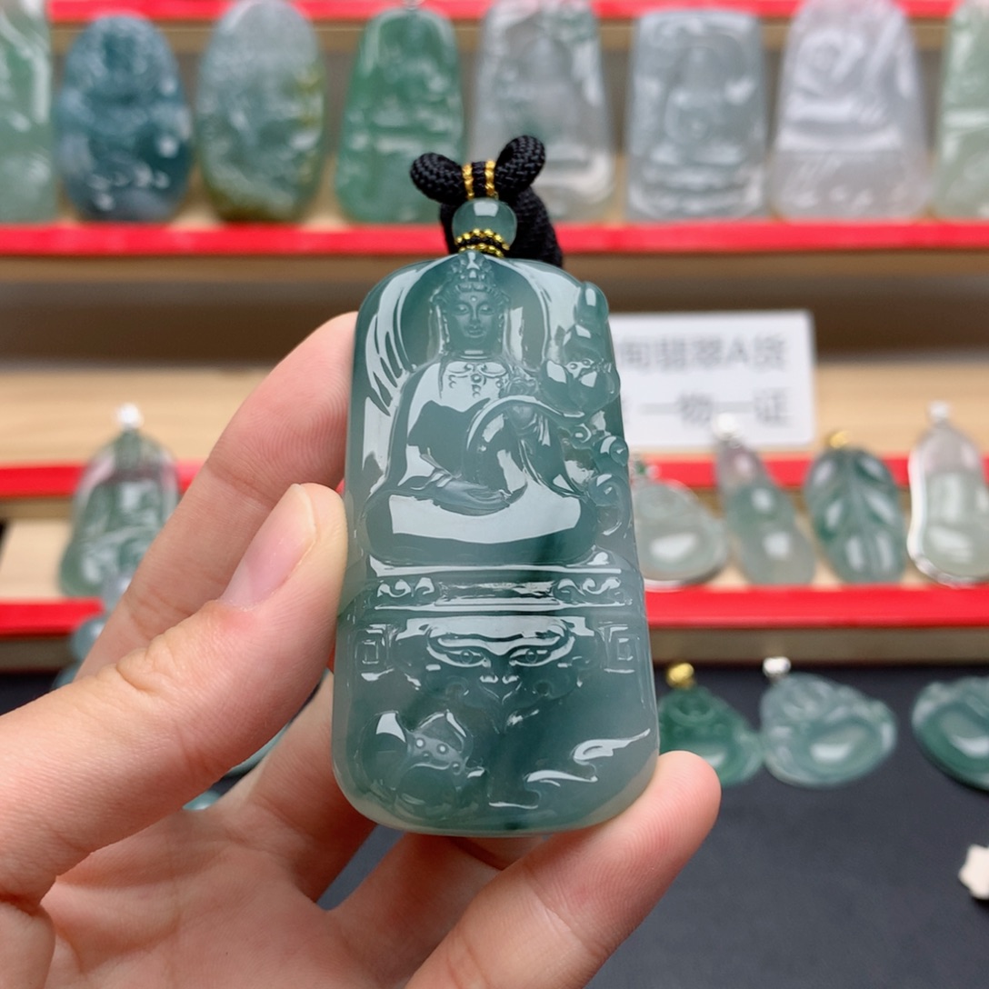 翡翠未镶嵌颈饰观音