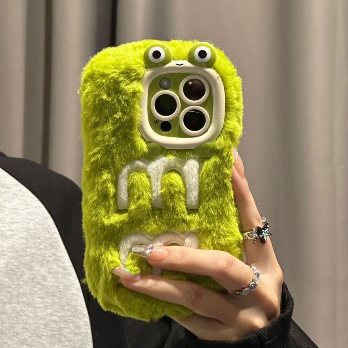 秋冬卡通绿色毛绒m适用iPhone17promax苹果13手机壳14小众16pro女