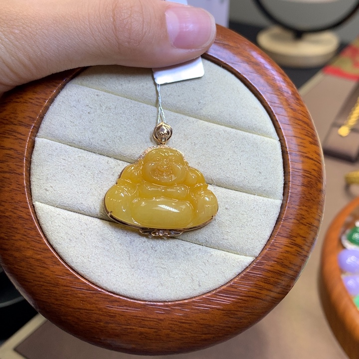 翡翠18K金镶嵌颈饰翡翠