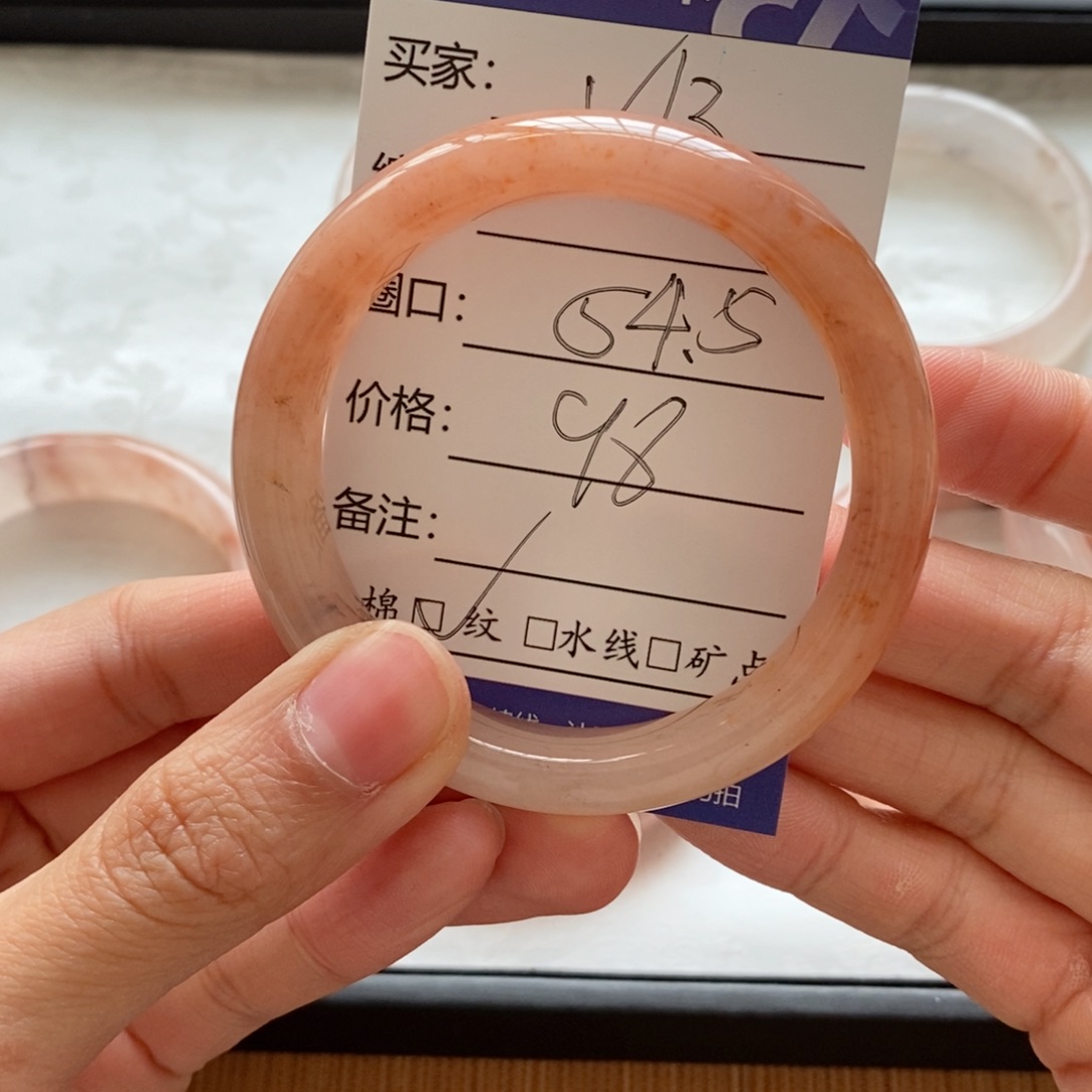 石英质玉手镯未镶嵌小***?