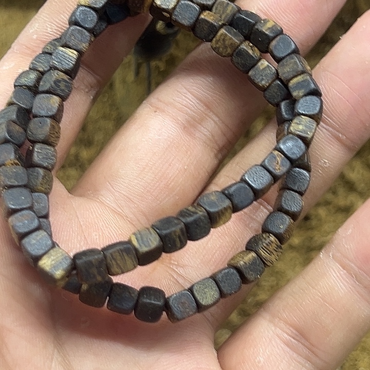 哈***哈沉香手串棋楠沉香0.4尺寸沉水方珠3克➕