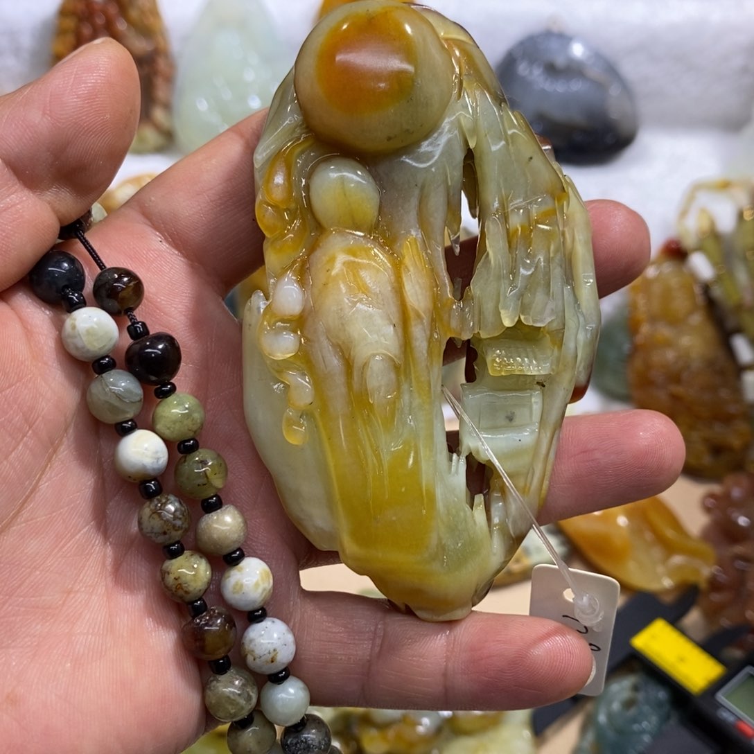 蛇纹石玉未镶嵌颈饰