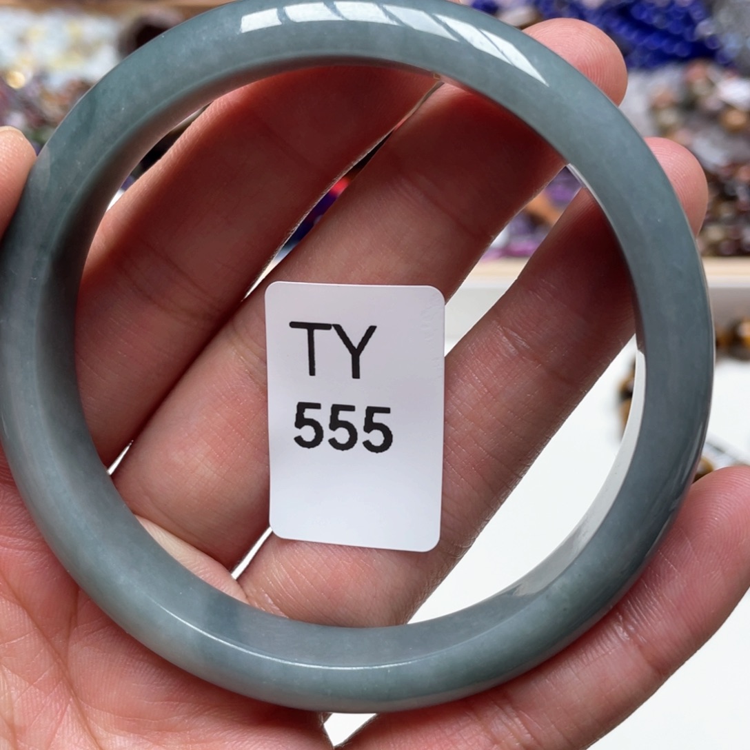 翡翠手镯未镶嵌手镯