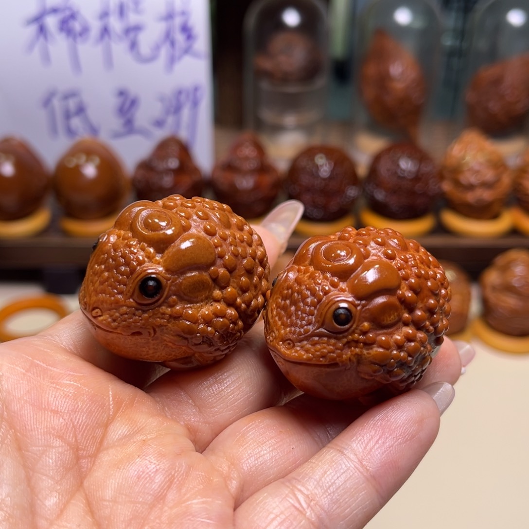 橄榄核把件元宝金蟾一对