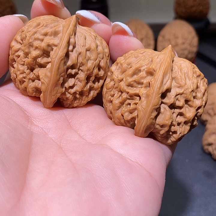 把件文玩核桃41原树野生麒麟枕