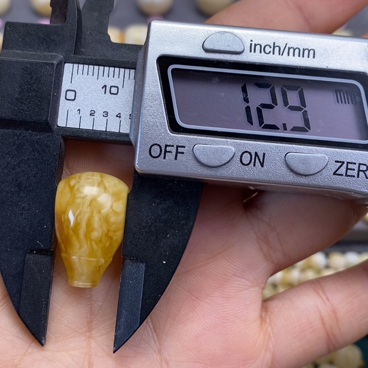 蜜蜡裸石未镶嵌三通