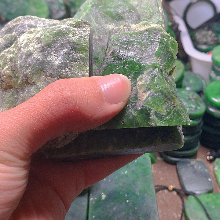 和田玉（碧玉）未镶嵌珠宝奇石