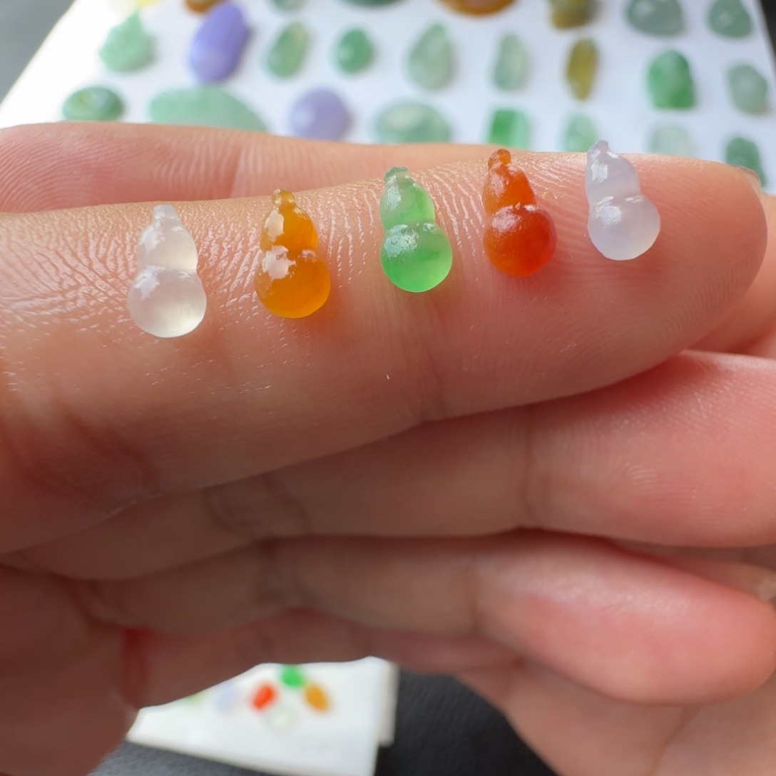 定制翡翠未镶嵌冰五彩葫芦