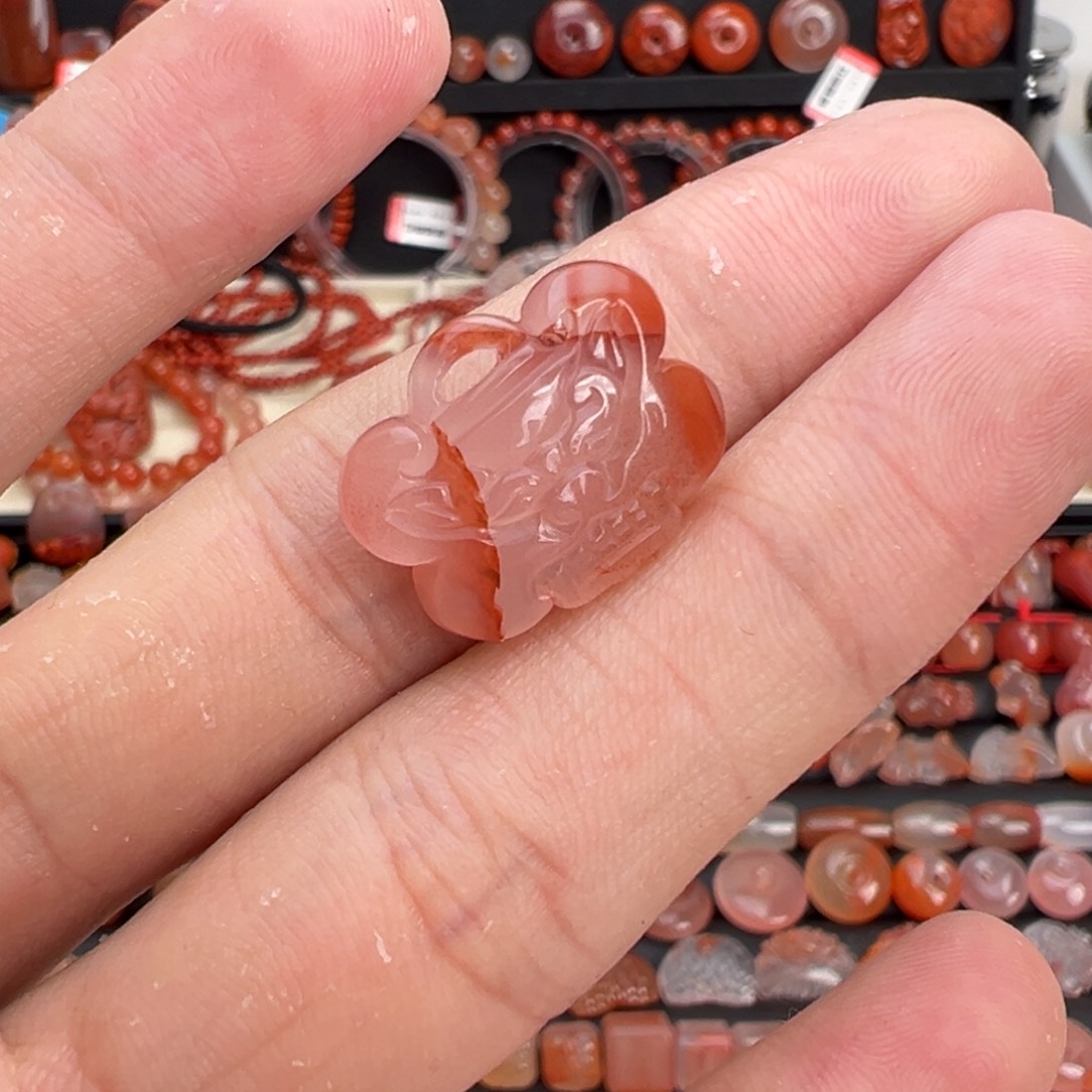 南红玛瑙未镶嵌颈饰兽面锁