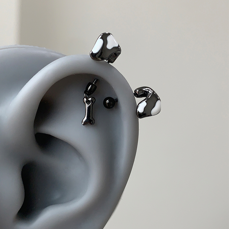 钛钢耳饰 Pink Daily枪黑斑点狗高位耳骨钉骨头吊坠恶魔钉耳饰