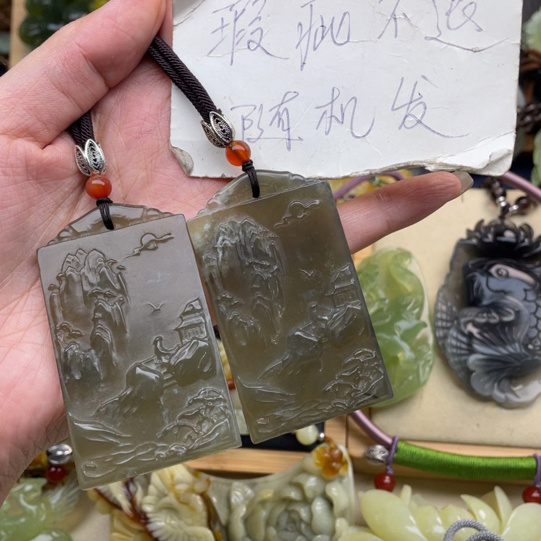 蛇纹石玉颈饰未镶嵌