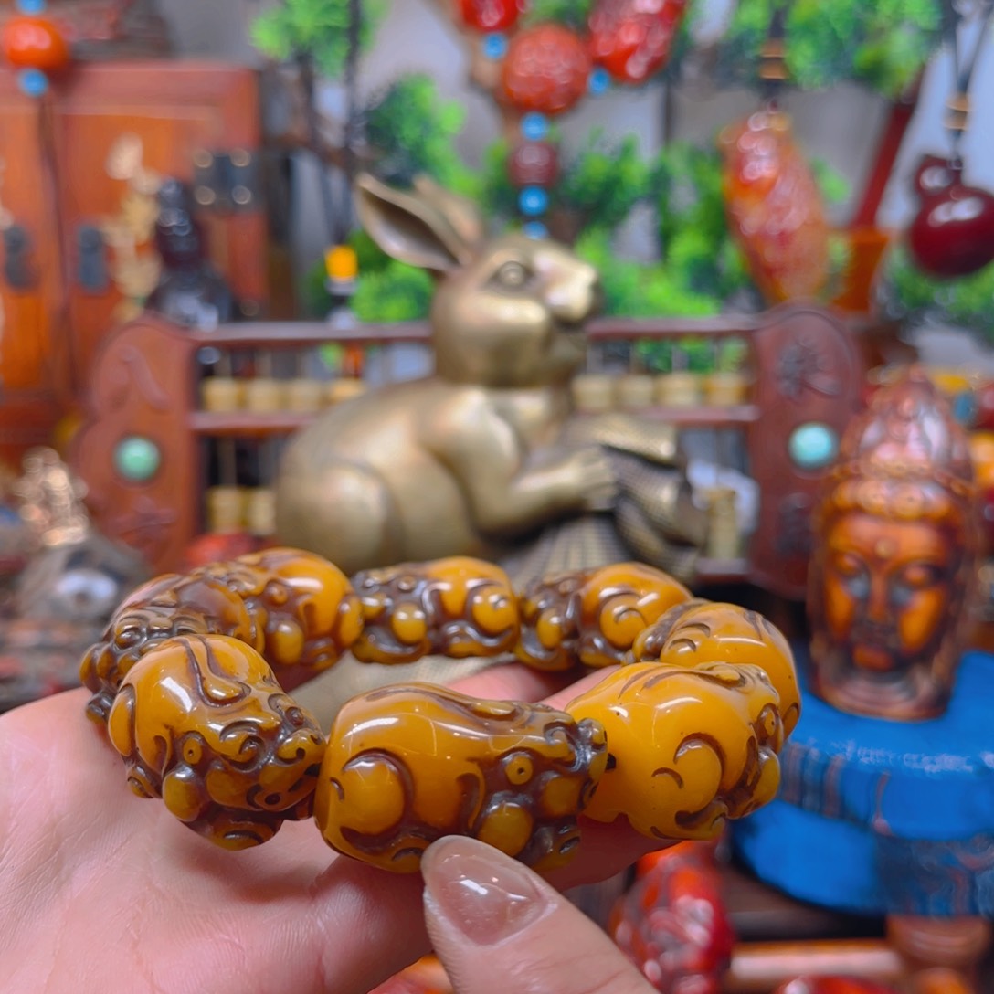 琥珀裸石未镶嵌貔貅