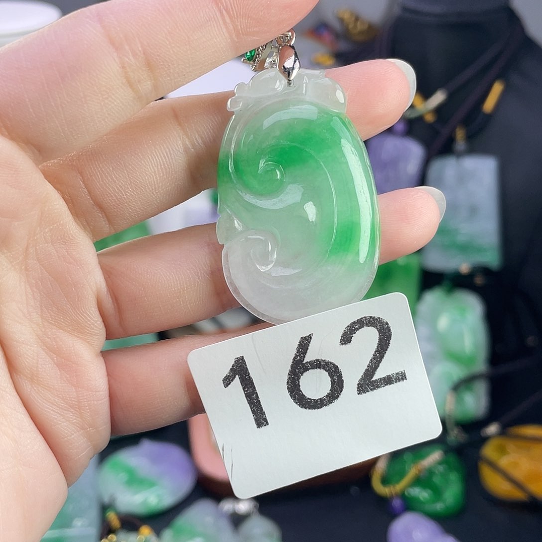 翡翠未镶嵌吊坠(赠链)