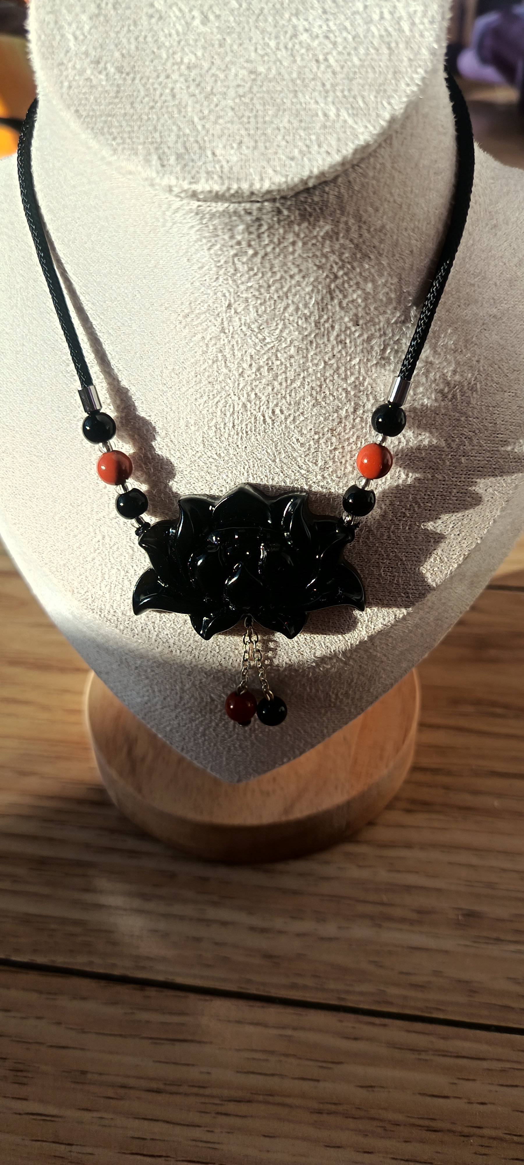 天然岫玉吊坠莲花