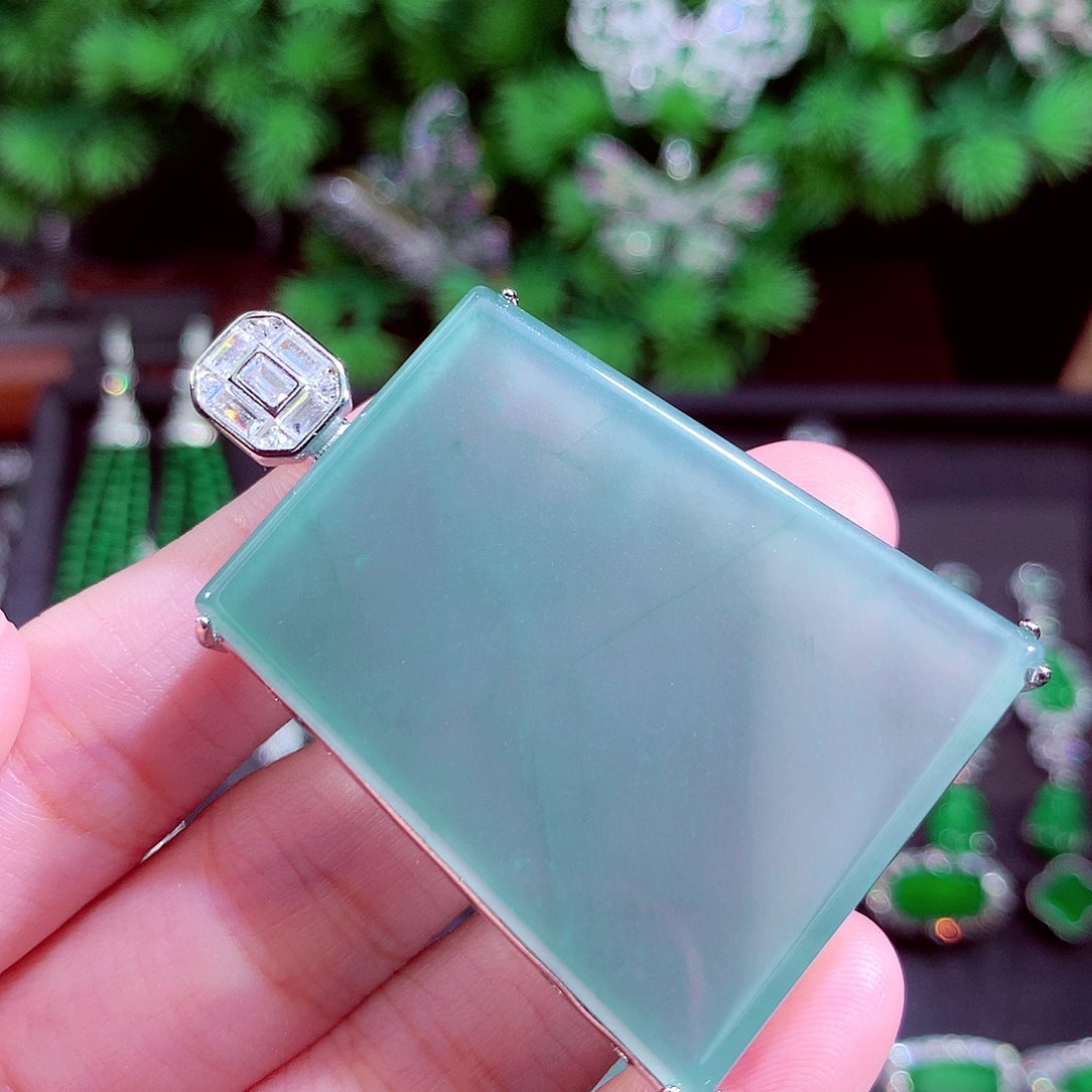 颈饰未镶嵌翡翠天然