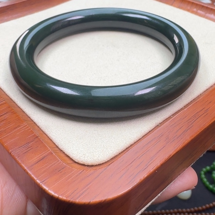 和田玉手镯未镶嵌琪****拍前请仔细阅读购买协议