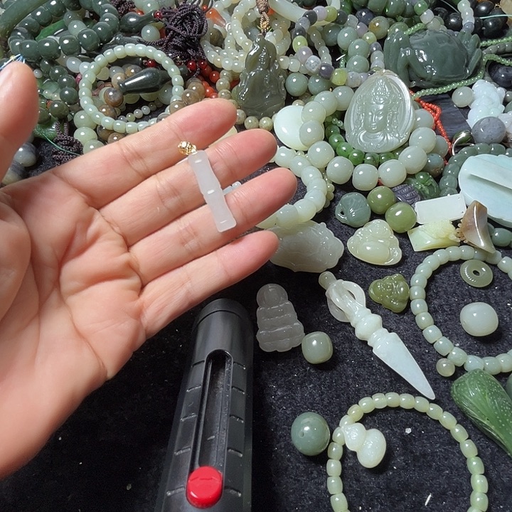 和田玉未镶嵌手串