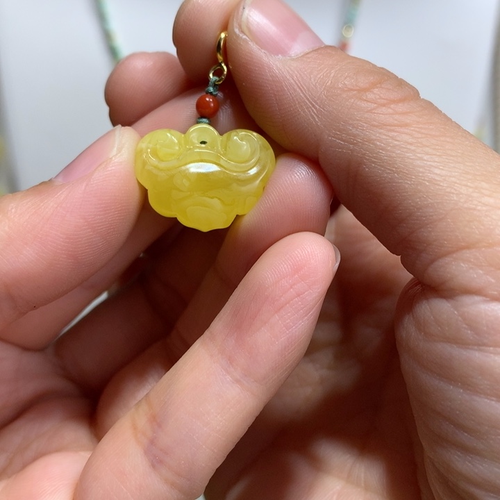 蜜蜡未镶嵌裸石如意