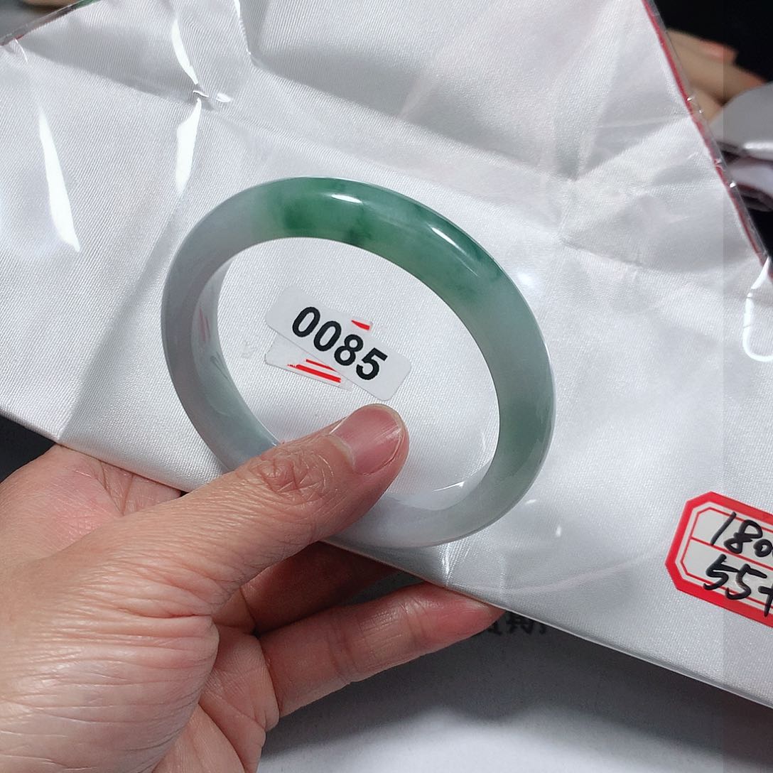 翡翠手镯未镶嵌天然缅甸A货翡翠手镯