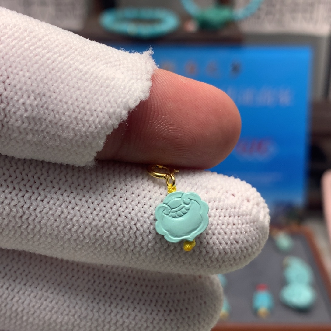 绿松石未镶嵌挂件